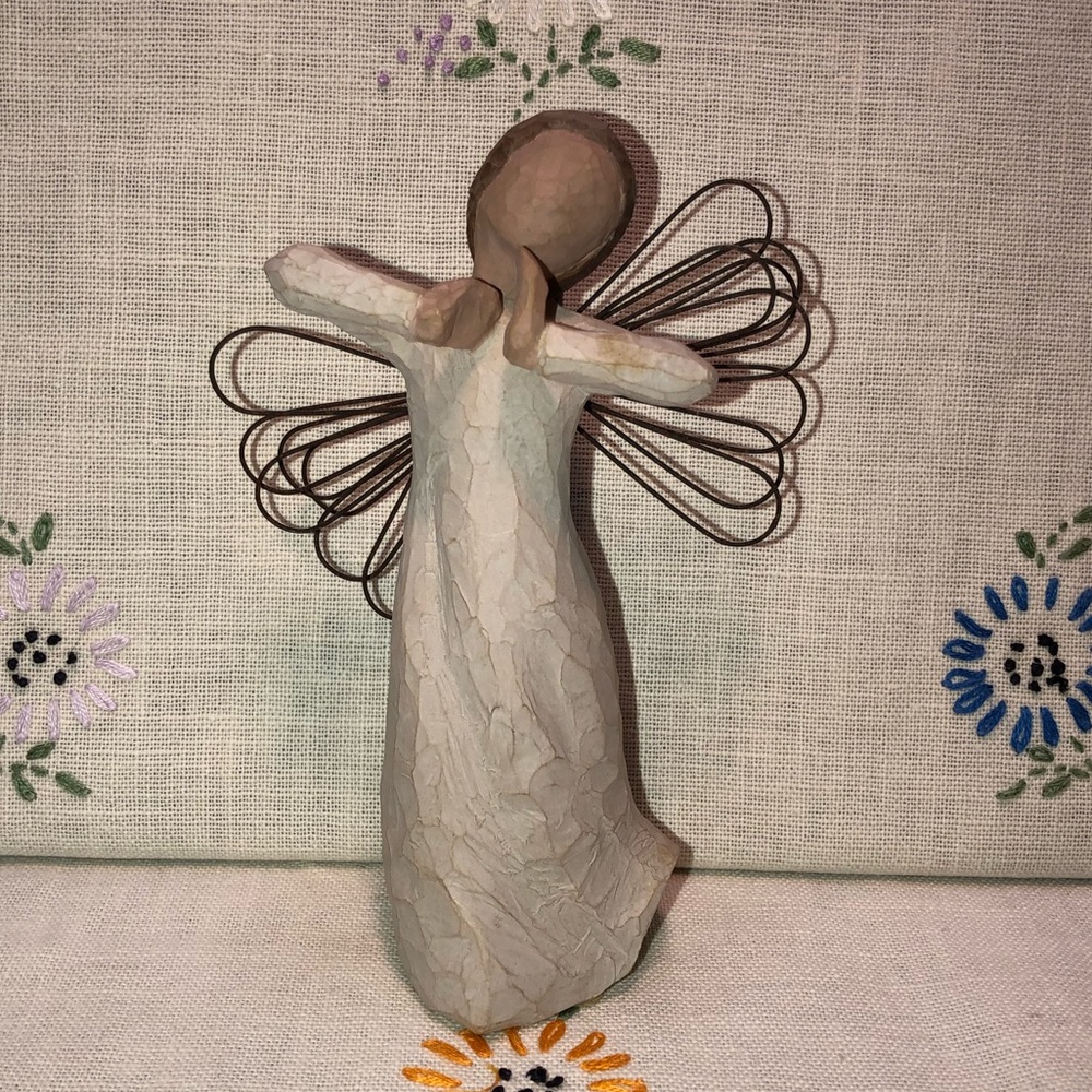 WILLOW TREE (discontinued) ANGEL OF HAPPINESS 5" TALL SUSAN LORDI DEMDACO 2000